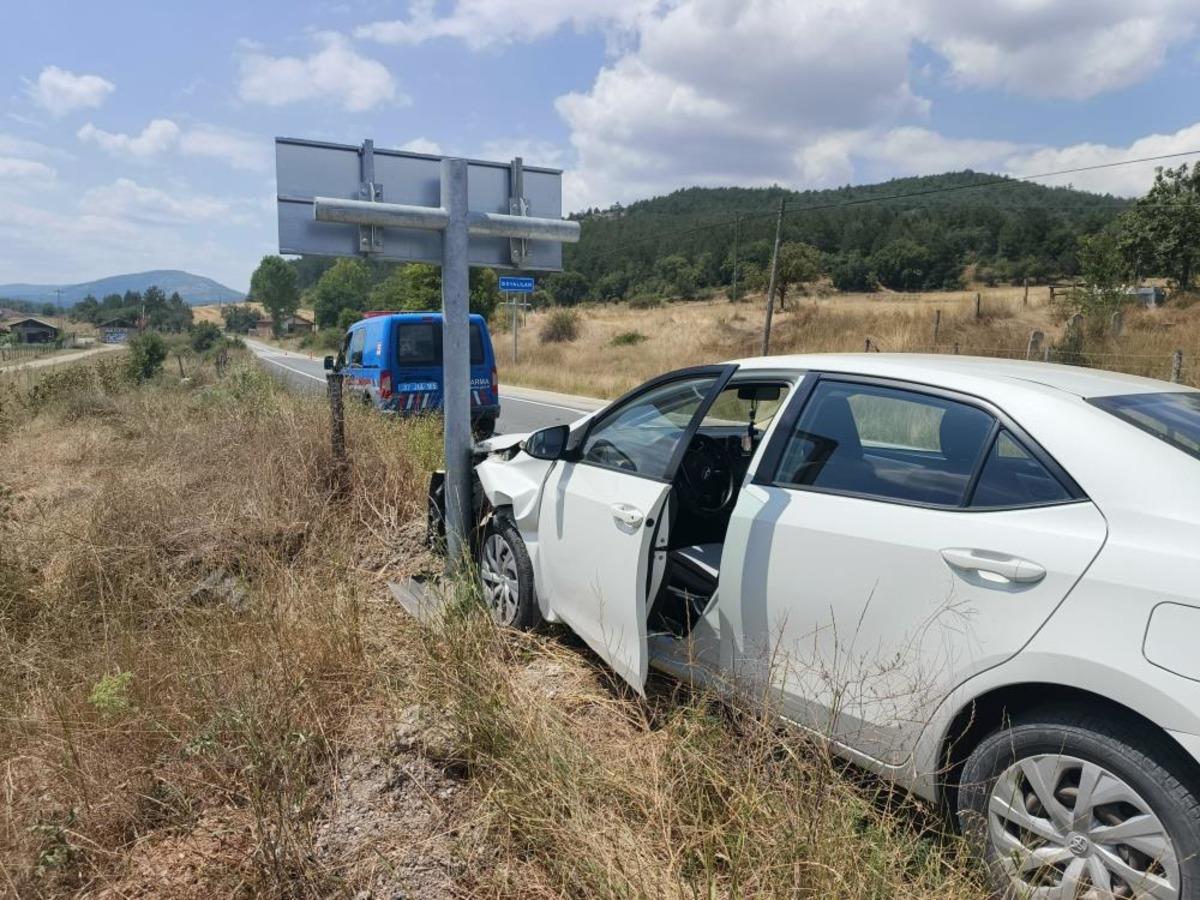 Kastamonu’da otomobil traktörle çarpıştı: 2 yaralı 1