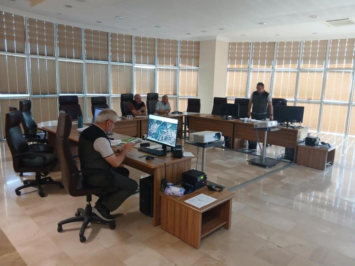 Çanakkale deki orman yangınına havadan ve karadan müdahale sürüyor 1
