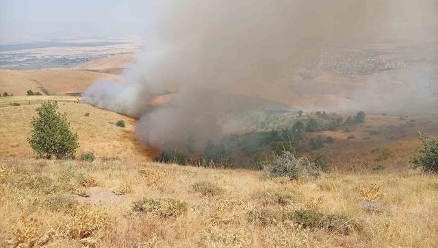 Muş&rsquo;ta &ouml;rt&uuml; yangını ekiplerin hızlı m&uuml;dahalesiyle s&ouml;nd&uuml;r&uuml;ld&uuml; 4