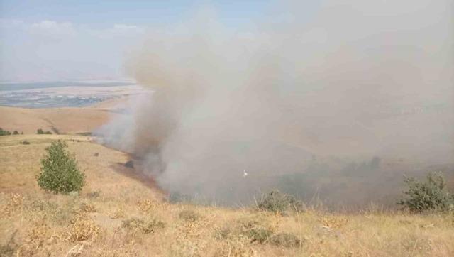 Muş&rsquo;ta &ouml;rt&uuml; yangını ekiplerin hızlı m&uuml;dahalesiyle s&ouml;nd&uuml;r&uuml;ld&uuml; 2