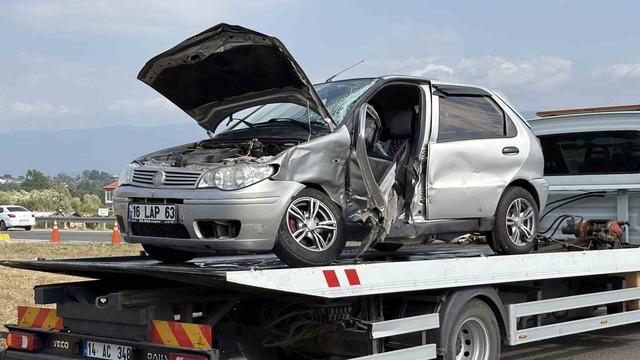 Bolu’da hafif ticari araç ile otomobil çarpıştı: 6 yaralı