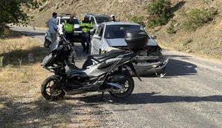 Al&ccedil;ılı koluyla kullandığı motosikletle kaza yaptı