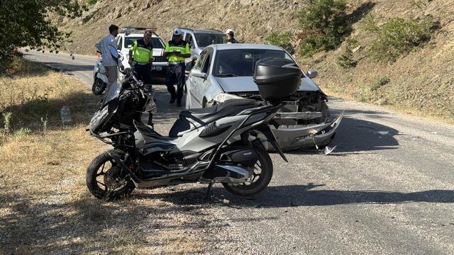 Alçılı koluyla kullandığı motosikletle kaza yaptı
