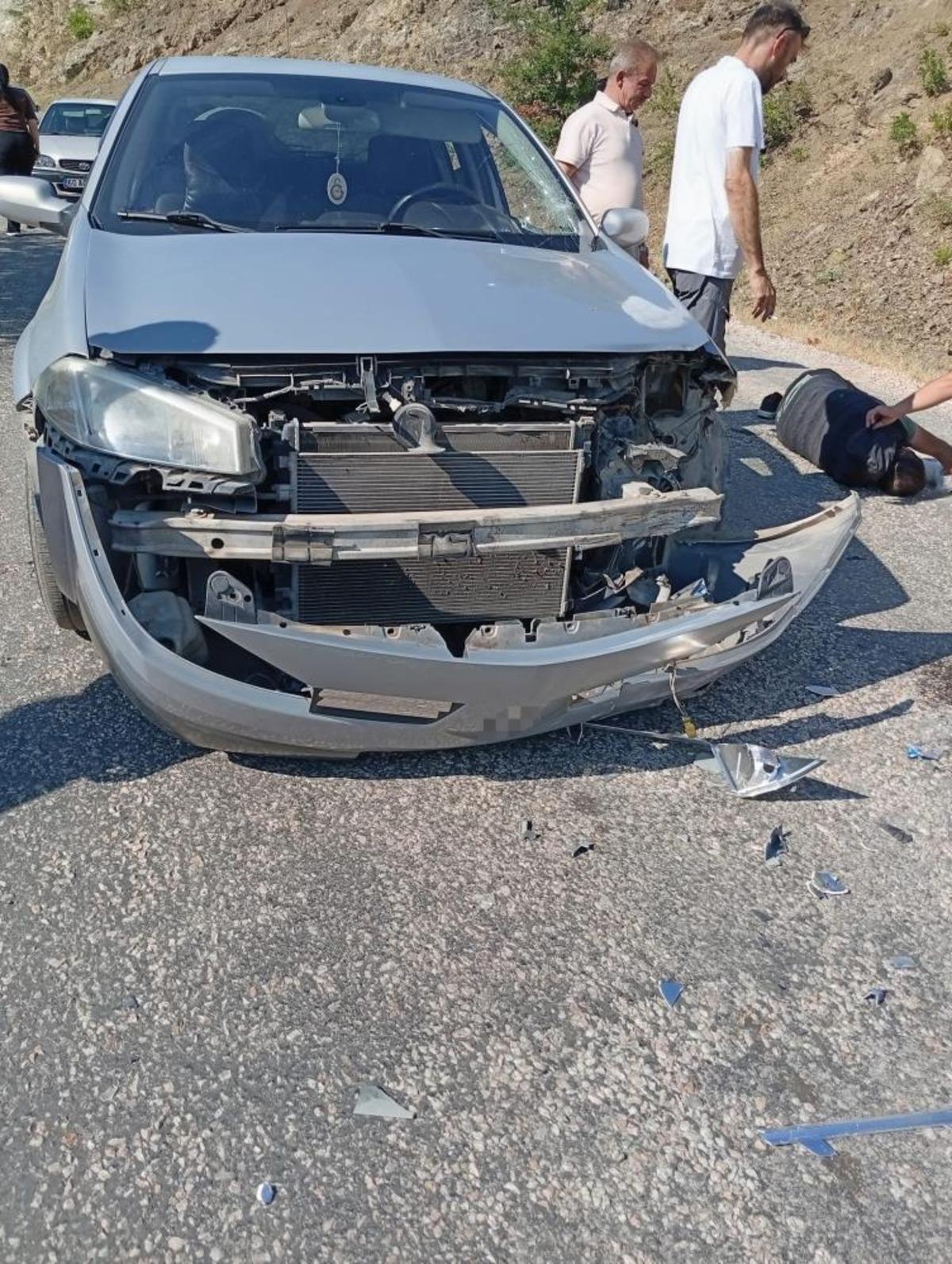 Alçılı koluyla kullandığı motosikletle kaza yaptı 1
