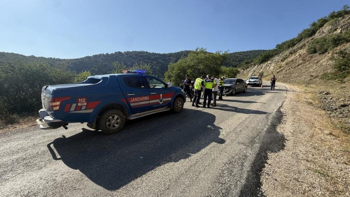 Alçılı koluyla kullandığı motosikletle kaza yaptı 2