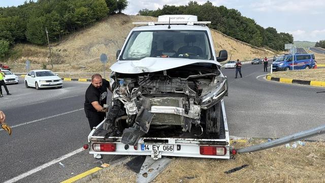 Bolu'da hafif ticari araç ile otomobil çarpıştı: 6 yaralı