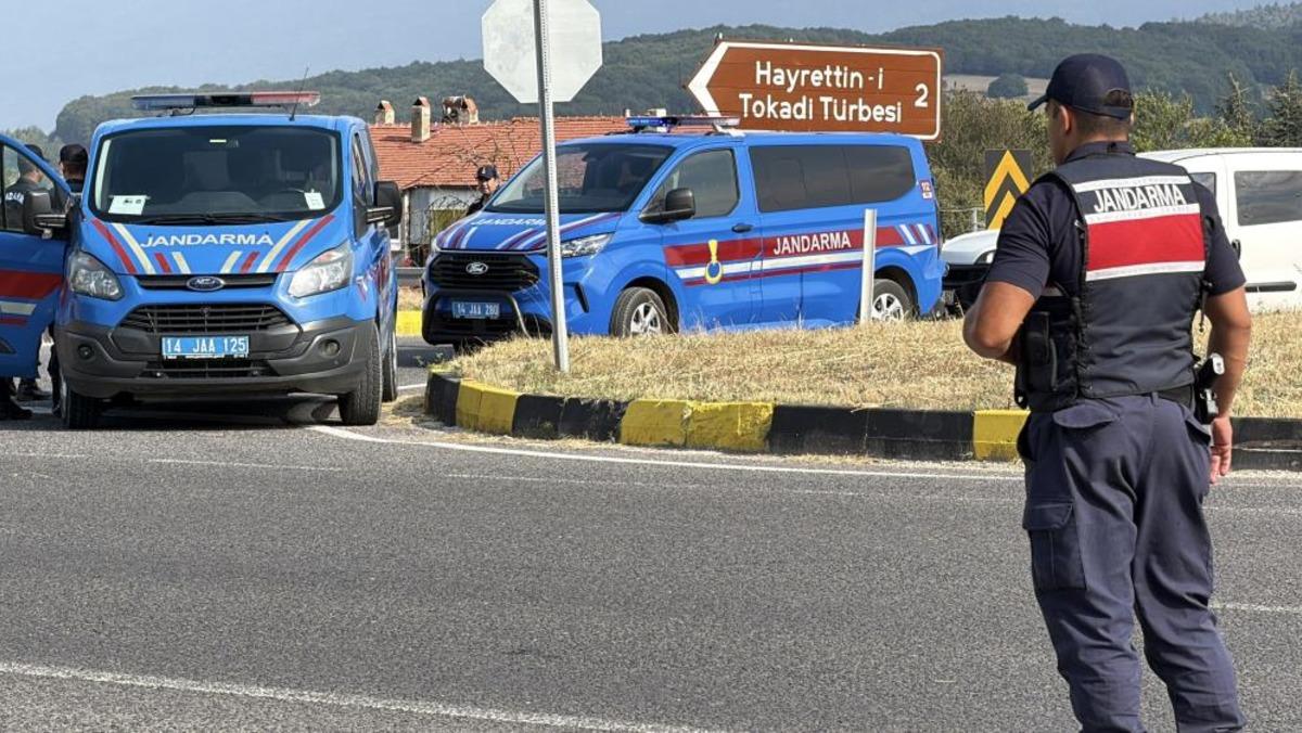 Bolu da hafif ticari araç ile otomobil çarpıştı: 6 yaralı 1