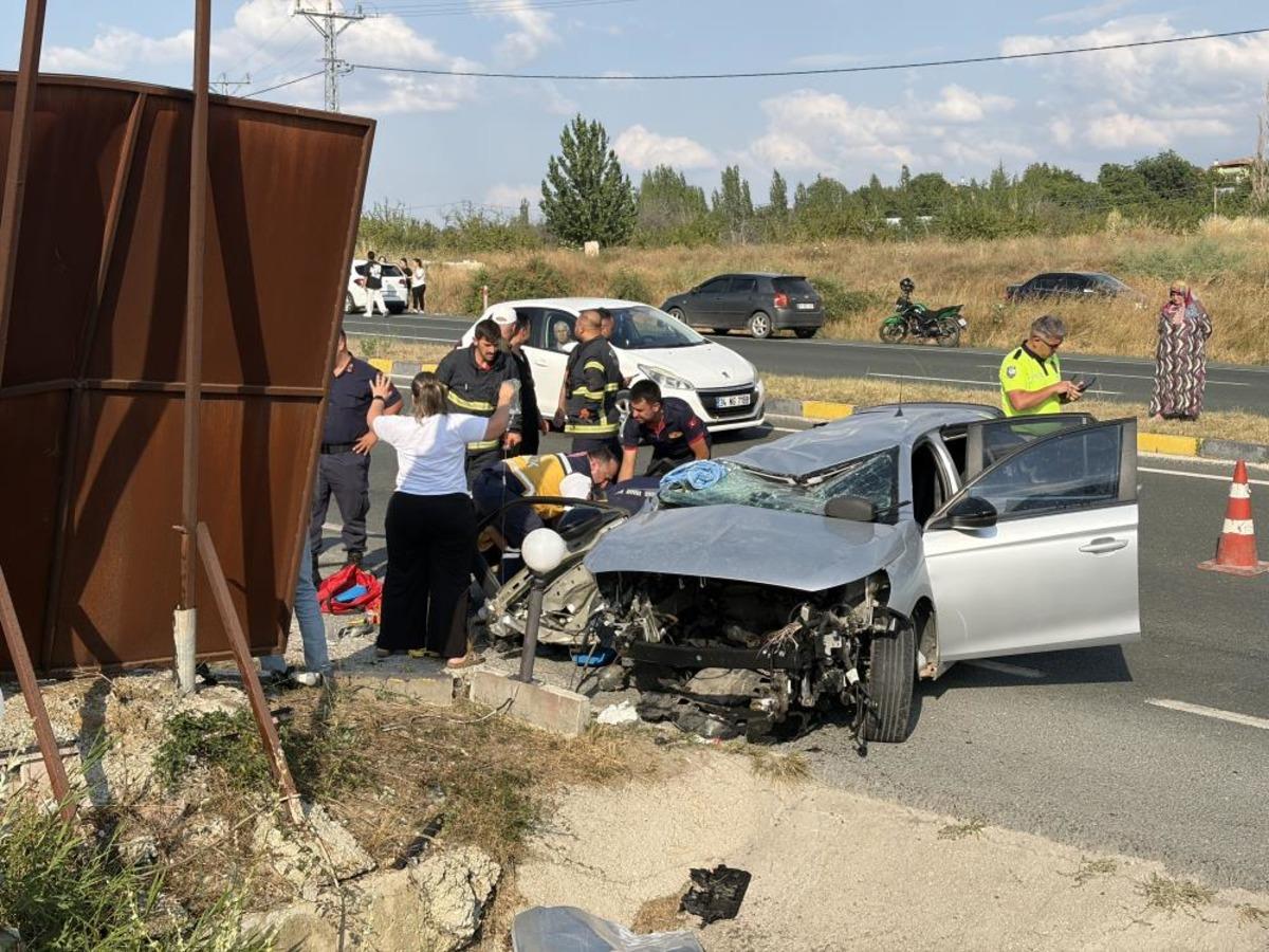 D100 de otomobil su kanalına çarptı: 2 ölü, 4 yaralı 2