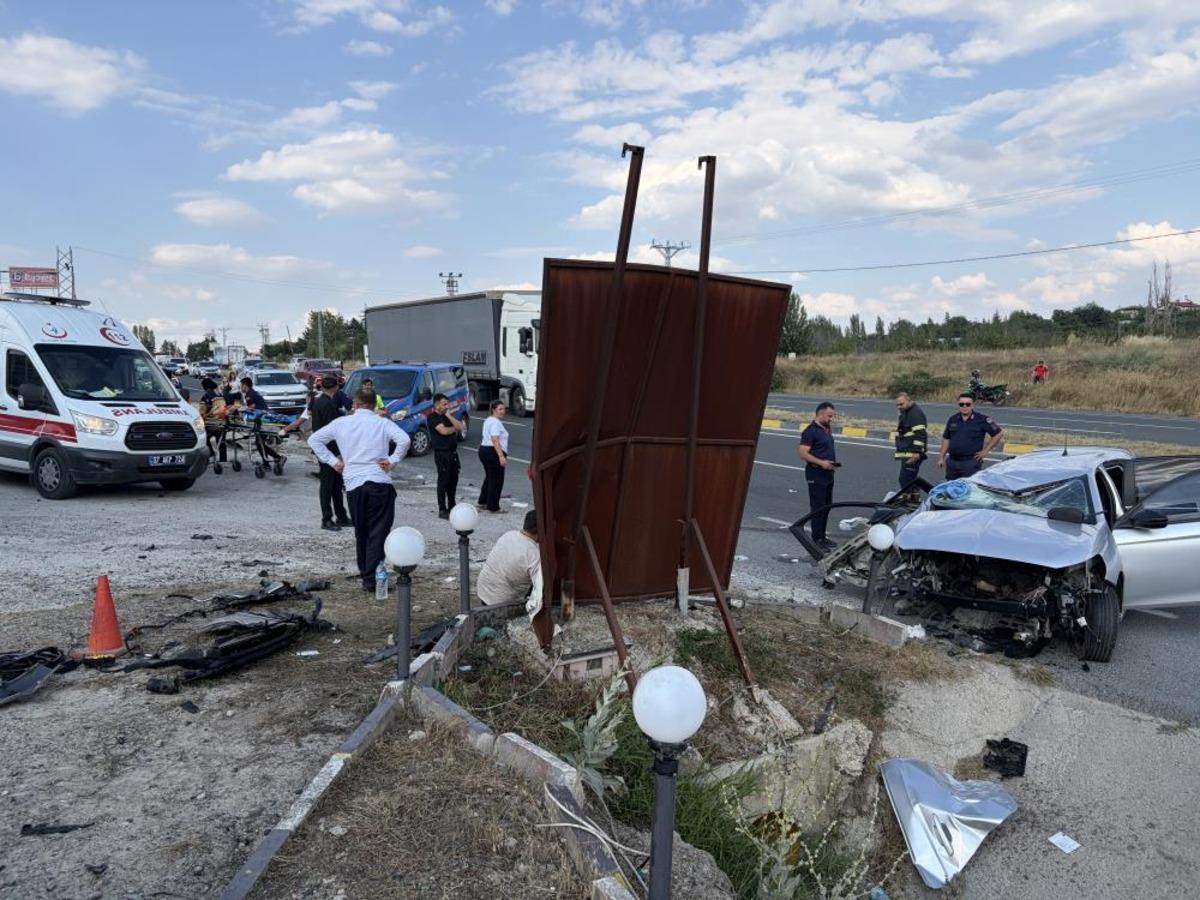 D100 de otomobil su kanalına çarptı: 2 ölü, 4 yaralı 5