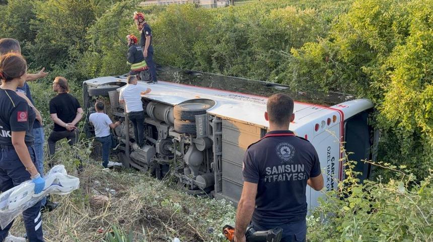Samsun&rsquo;da &ouml;zel halk otob&uuml;s&uuml; devrildi: 21 yaralı