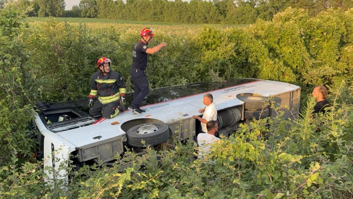 Samsun’da özel halk otobüsü devrildi: 21 yaralı 1
