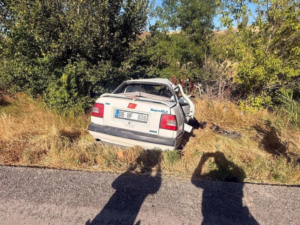 Otomobillerin &ccedil;arpıştığı kazada bir kişi &ouml;ld&uuml; 3 kişi yaralandı 1