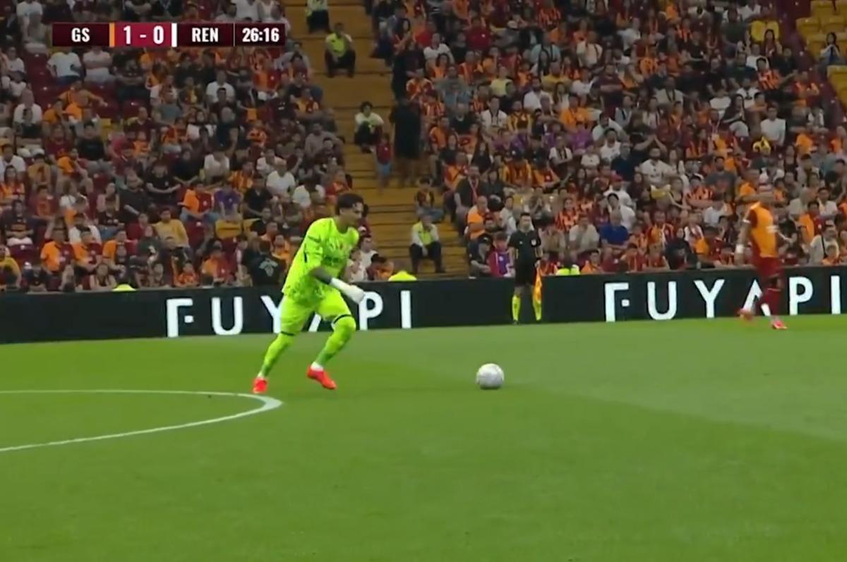 Rennes maçında Galatasaray da Uğurcan Çakır dan büyük hata! 1