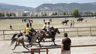 Kütahya'da Rahvan At Yarışları nefes kesti: 43 ilden 130'un üzerinde at şampiyonluk için koştu