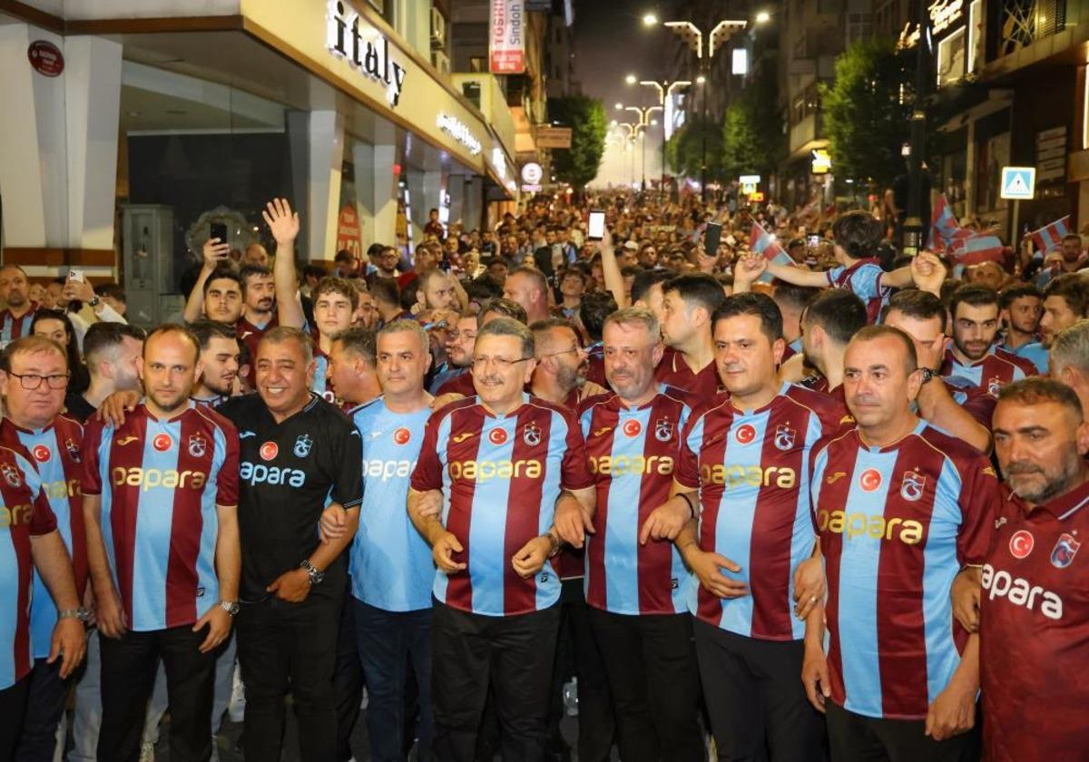 Trabzonspor un 59. kuruluş yıl d&ouml;n&uuml;m&uuml; Ganita da binlerce taraftarla kutlandı 3