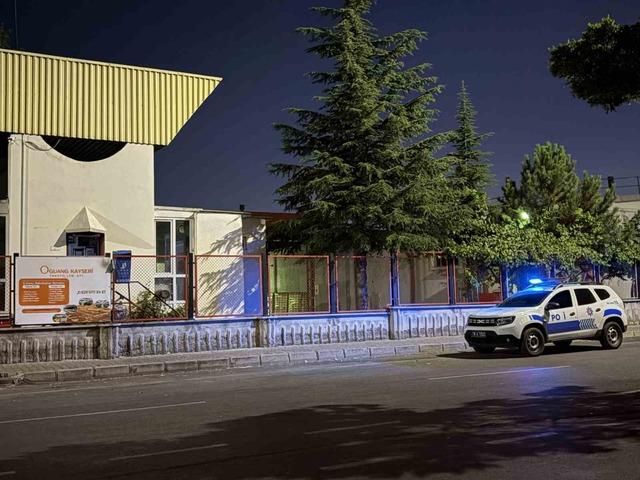 Elini iplik makinasına kaptırdı! 5 parmağı koptu 4