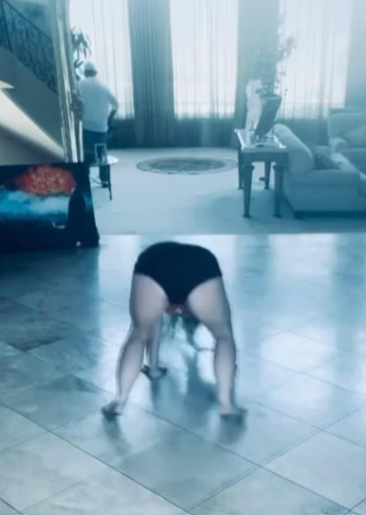 Britney Spears evinde üstsüz dans ettiği videoyla gündem oldu! Temizlik görevlisi temizlik yaparken twerk yaptı 2