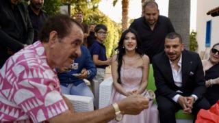 İbrahim Tatlıses manevi kızına beşi bir yerde taktı!