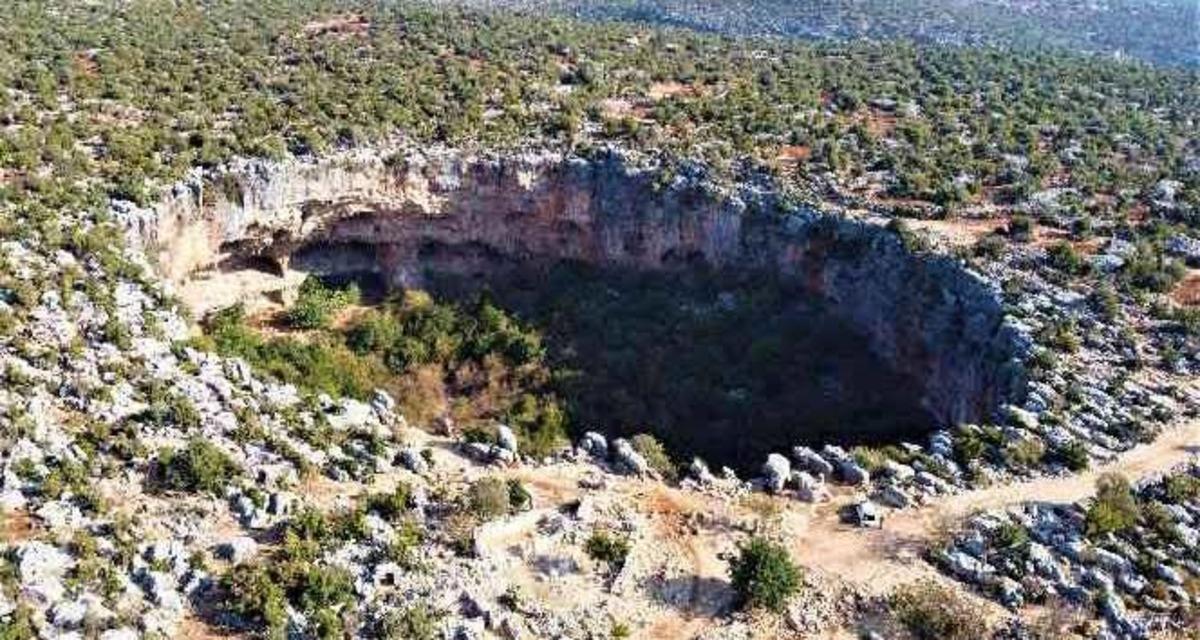 Yerin altına çöktü! Etrafı Roma kalıntısı, içi kendi eko sistemi 1
