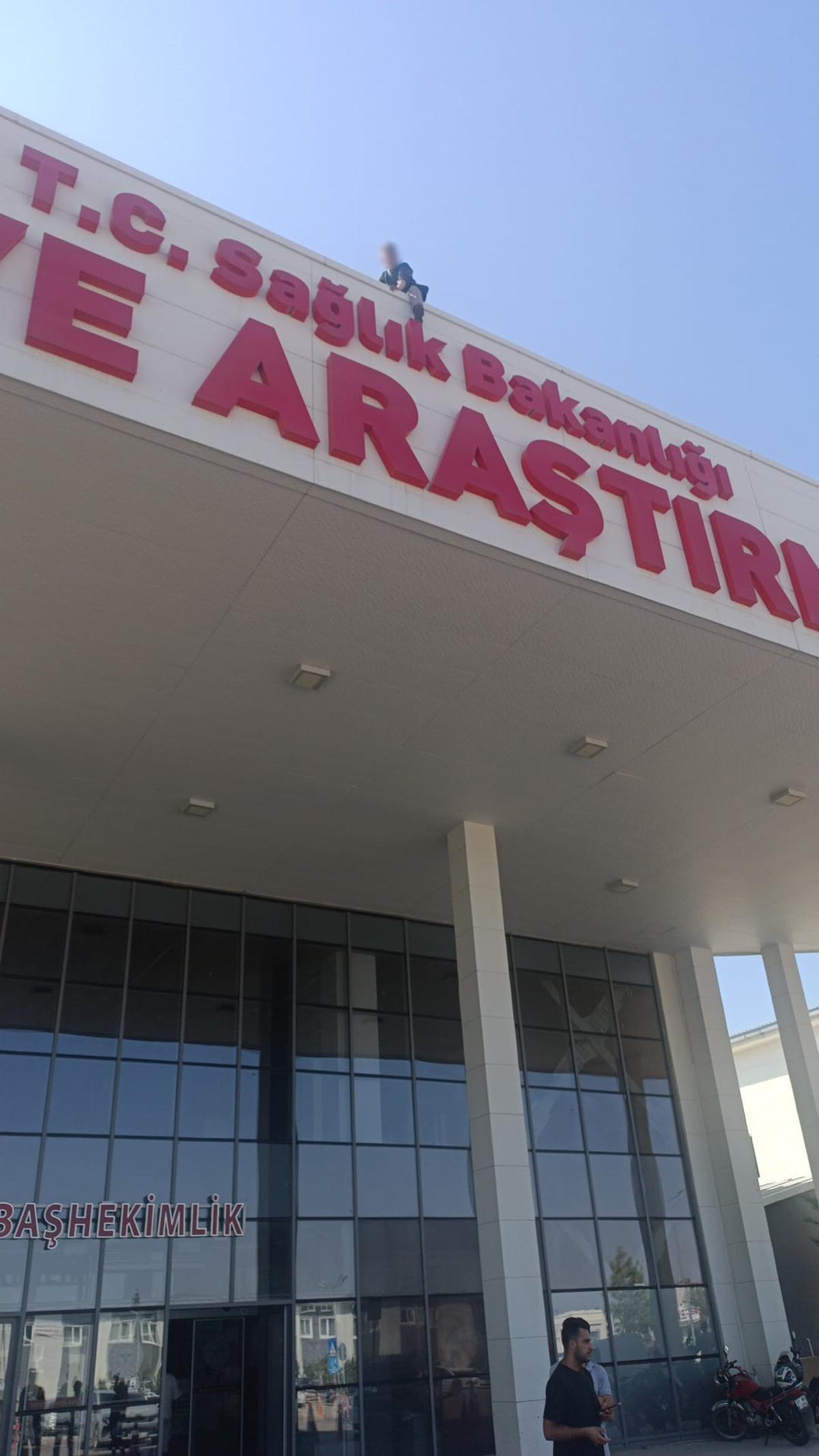İntihara kalkışan şahsı "Karpuz keselim gel" diyerek ikna ettiler 1