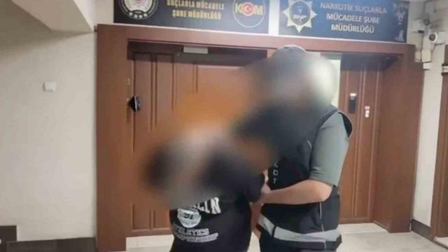 Uyuşturucu taciri suçüstü yakalandı