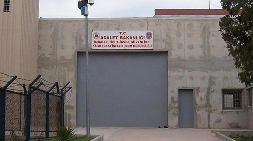 İmralı heyeti duyurdu! &Ouml;calan'dan &ccedil;er&ccedil;eve yasa a&ccedil;ıklaması: "Tarihsel bir sorunu &ccedil;&ouml;zmek i&ccedil;in yola &ccedil;ıkıyoruz"