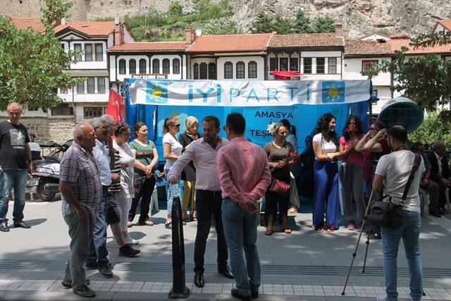Amasya'da İYİ Parti standına saldırı girişimi iddiası: 2 gözaltı