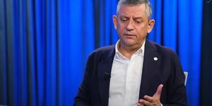 &Ouml;zg&uuml;r &Ouml;zel'in L&uuml;tf&uuml; Savaş pişmanlığı: "Ellerim kırılsaydı"