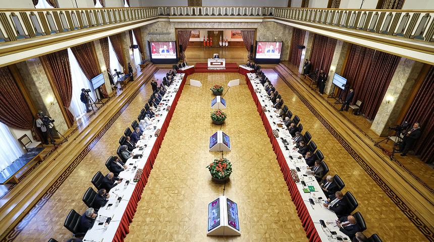 Son dakika | Ter&ouml;rs&uuml;z T&uuml;rkiye'de kritik aşama: AK Parti'den muhalefete '&ccedil;er&ccedil;eve yasa' bilgilendirmesi