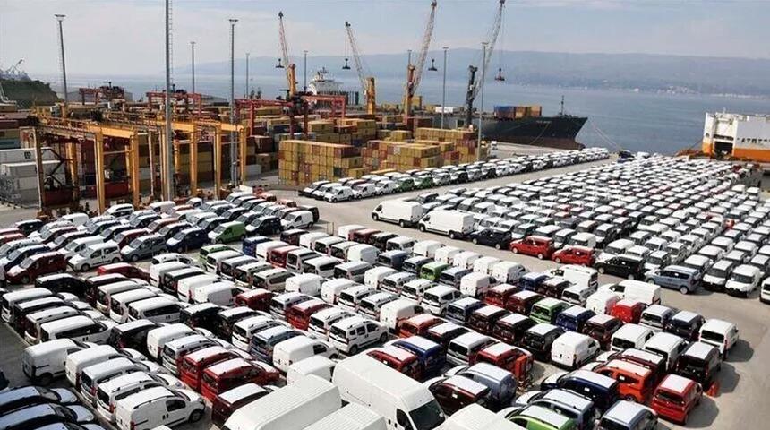 Otomotiv end&uuml;strisi temmuzda yaklaşık 3,6 milyar dolarlık ihracatla ilk sırada yer aldı