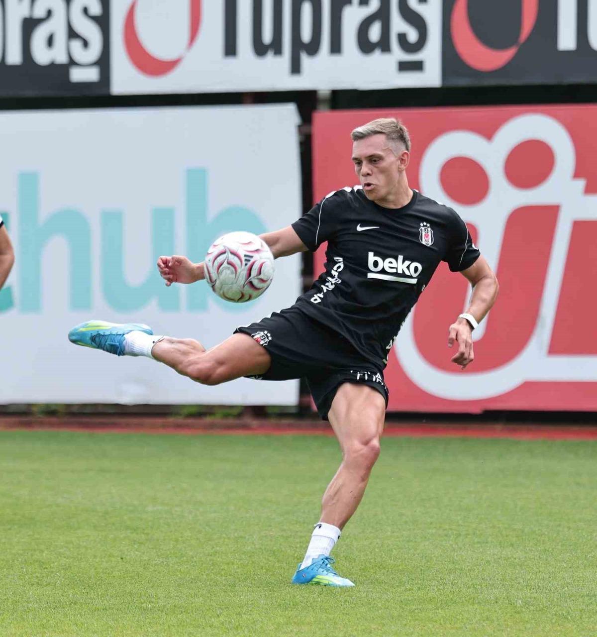 Beşiktaş’ta Leandro Trossard ilk antrenmanına çıktı 1