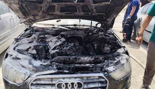 Van&rsquo;da park halindeki otomobilin motoru yandı
