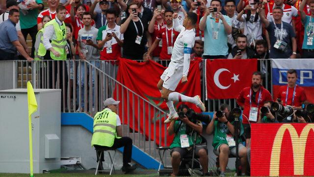 Portekiz-Fas maçında Türk bayrağı dikkat çekti!