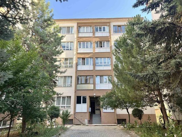Kastamonu&rsquo;da 5. kattan d&uuml;şen 4 yaşındaki &ccedil;ocuk ağır yaralandı 4