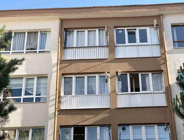 Kastamonu&rsquo;da 5. kattan d&uuml;şen 4 yaşındaki &ccedil;ocuk ağır yaralandı 3