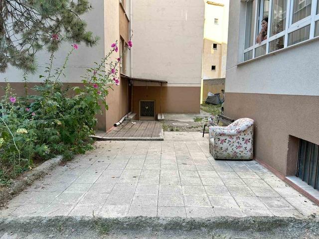Kastamonu&rsquo;da 5. kattan d&uuml;şen 4 yaşındaki &ccedil;ocuk ağır yaralandı 2