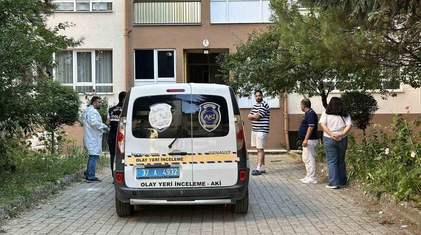 Kastamonu&rsquo;da 5. kattan d&uuml;şen 4 yaşındaki &ccedil;ocuk ağır yaralandı