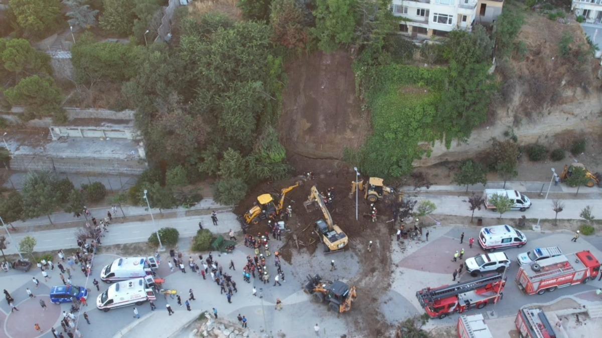 Büyükçekmece sahilinde toprak kayması! Çok sayıda ekip sevk edildi 1