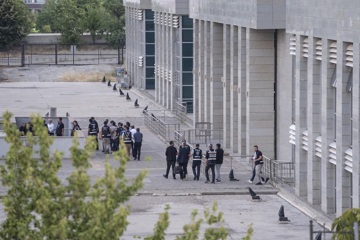 Etimesgut Belediye Başkanı Erdal Beşikçioğlu görevden uzaklaştırıldı 2