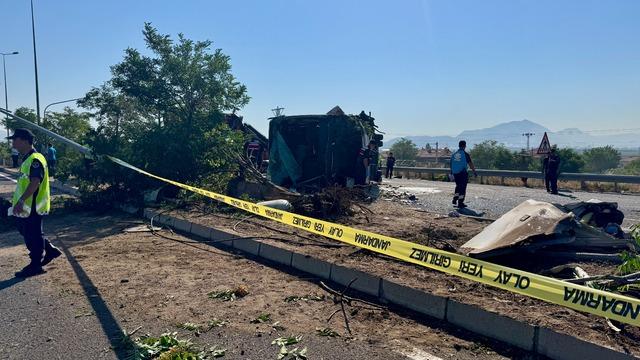 Kayseri'de feci kaza! Yolcu otobüsü devrildi: 1 ölü, 22 yaralı