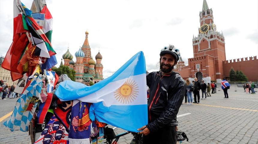 San Juan D&uuml;nya Kupası i&ccedil;in Arjantin'den Rusya'ya bisikletle gitti