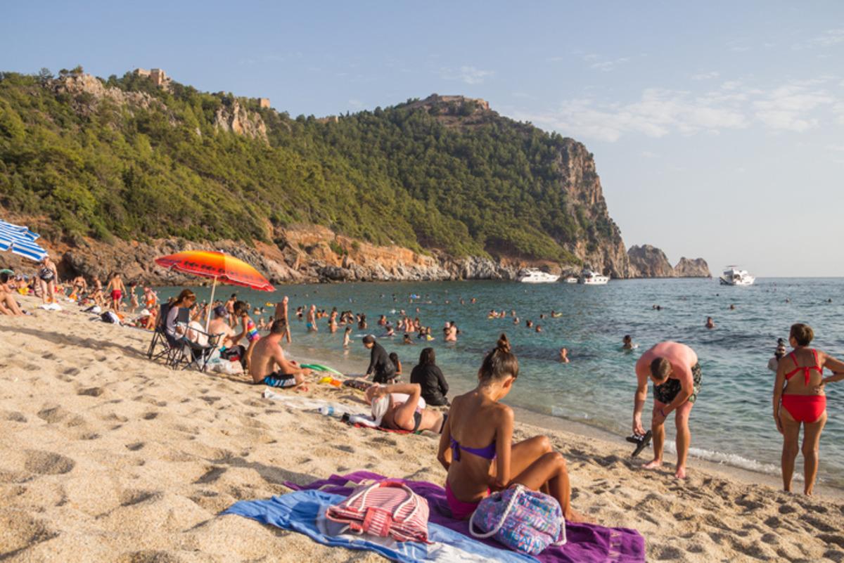 Antalya yı resmen sahiplendiler! Her 4 turistten 1 i oradan geldi 2