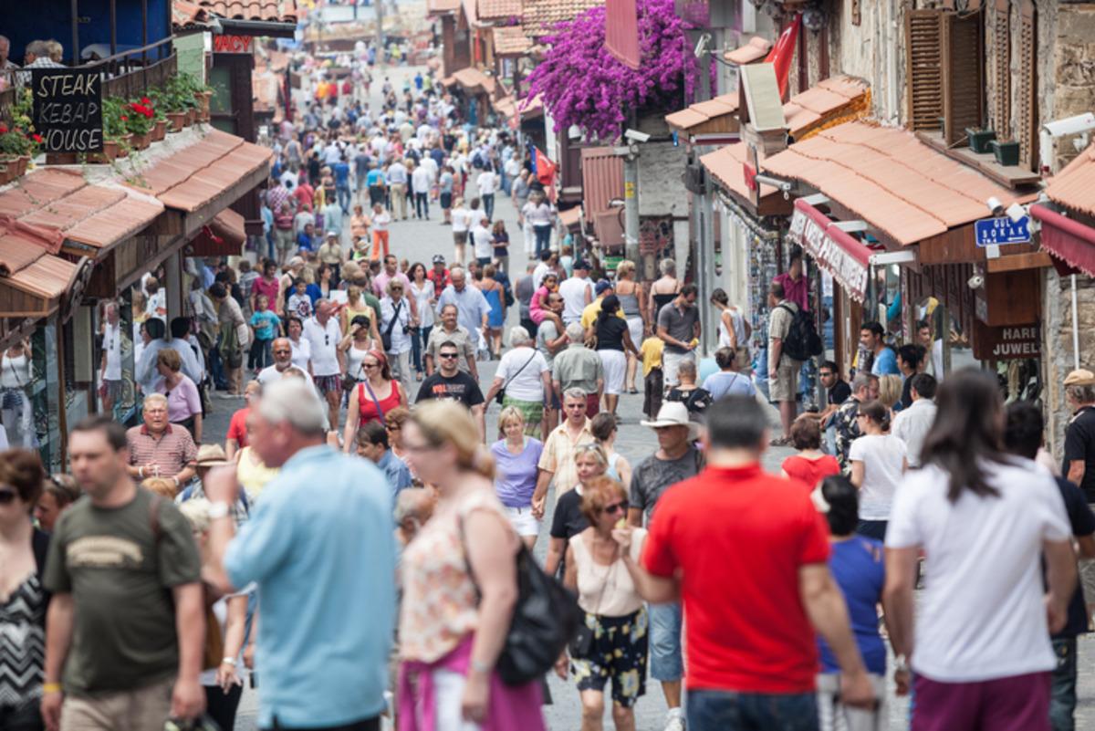 Antalya yı resmen sahiplendiler! Her 4 turistten 1 i oradan geldi 6