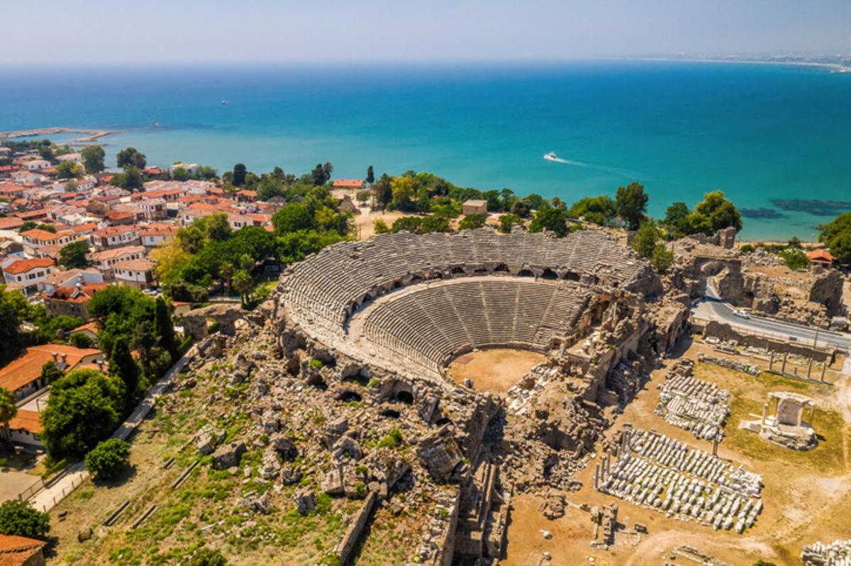 Antalya yı resmen sahiplendiler! Her 4 turistten 1 i oradan geldi 9