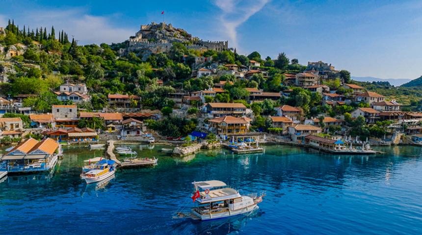 Antalya'yı resmen sahiplendiler! Her 4 turistten 1'i oradan geldi