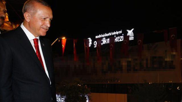 Cumhurbaşkanı Erdoğan, 'Tayyip amca çaya bekleriz' pankartına kayıtsız kalmadı