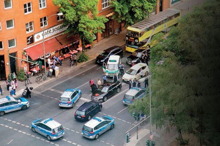 Alman polisi Türklerin düğün konvoyunu durdurdu