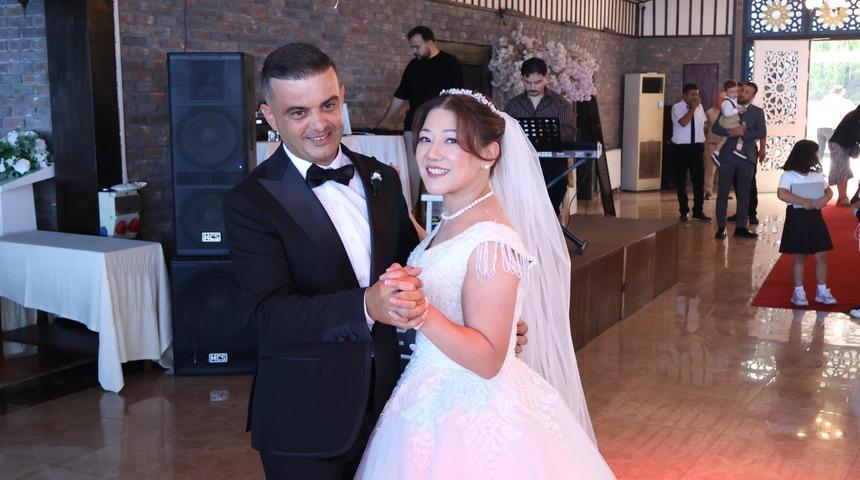 Ordu'ya Japon gelin: Davetlilerle &ccedil;iftetelli oynadı