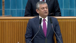 Son dakika | &Ouml;zg&uuml;r &Ouml;zel ilk kez Yeni Parti grup k&uuml;rs&uuml;s&uuml;nde: "İktidar olmak i&ccedil;in kurduk"