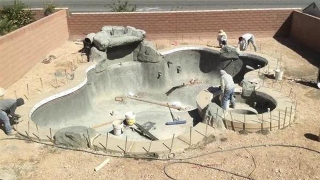 Evinin bah&ccedil;esine b&ouml;yle havuz yaptı 